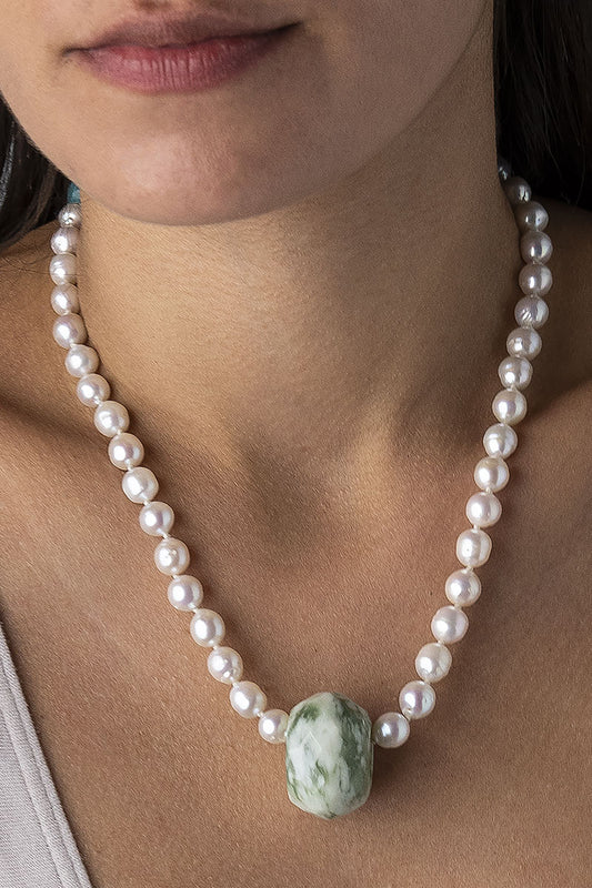 Dani Wheels - Green diaspore Pearls necklace